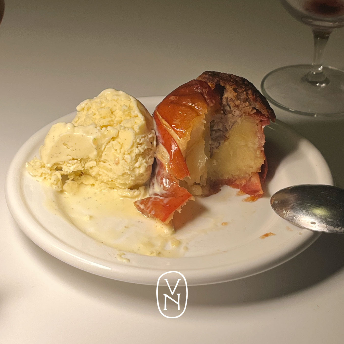 Frangipane-fyllt bakat äpple av Jesper Sjödahl