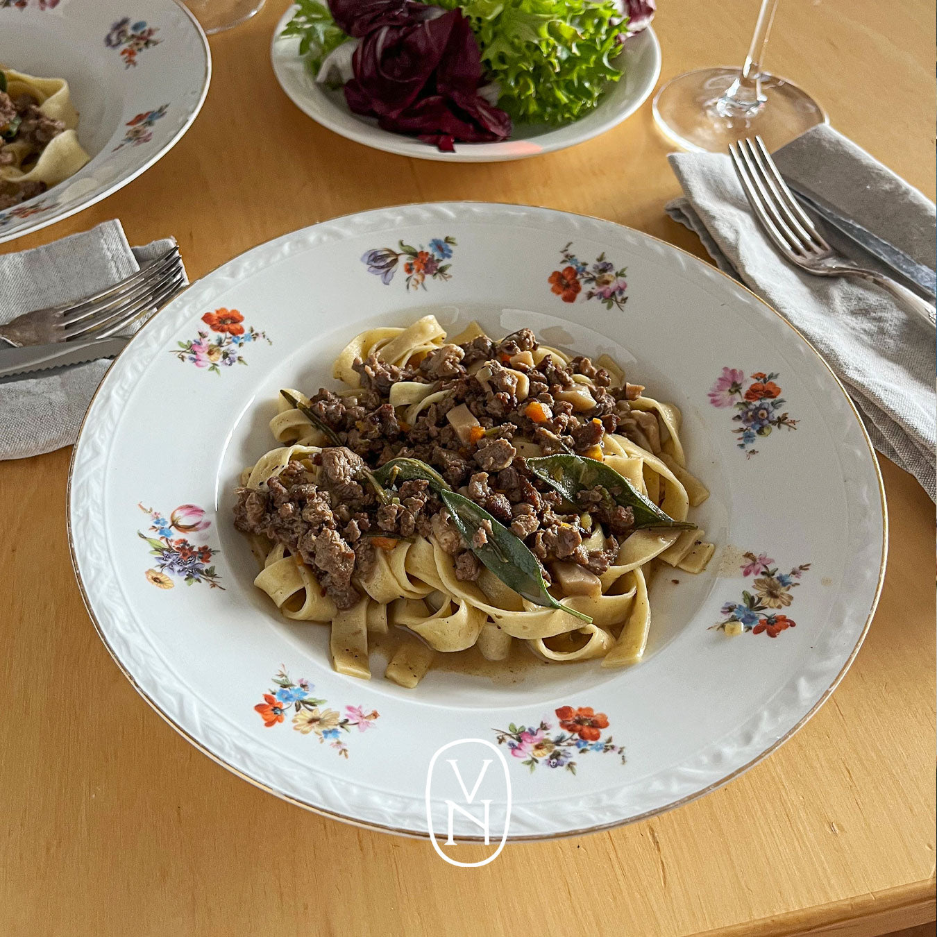 Tagliatelle med vit dovhjortsragu och karljohansvamp